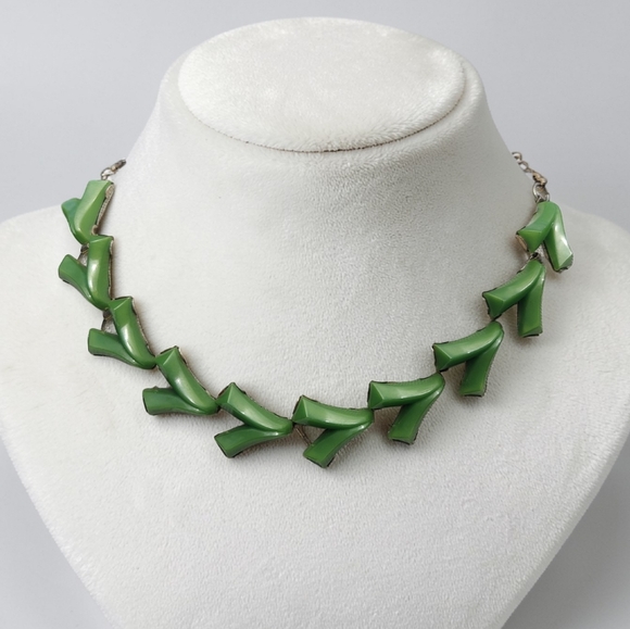 Crown Trifari Jewelry - Rare Vintage Crown Trifari Valencia Collection Green Thermosey Necklace